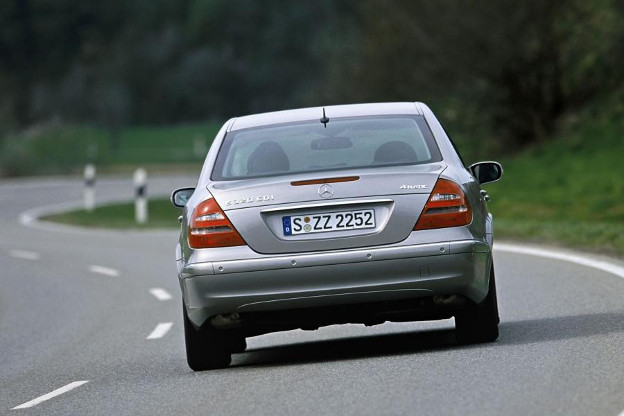  Mercedes-Benz E-Class 2002 года  (фото 48 из 448)
